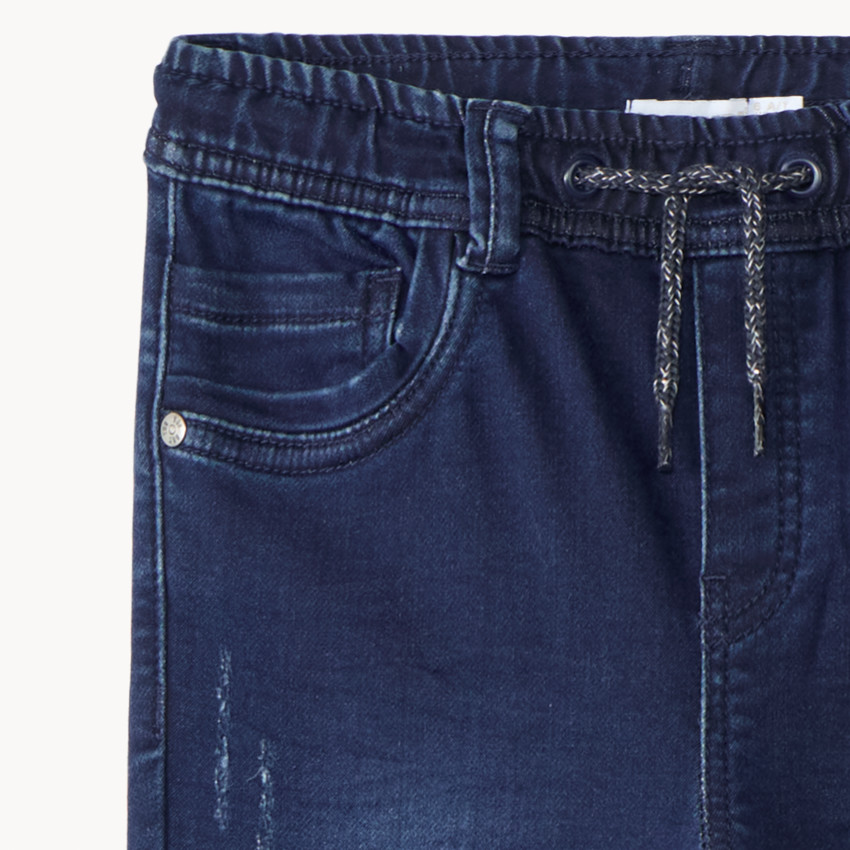 Pantalón jogger estilo jean de denim con cintura y tobillos en rib niño 