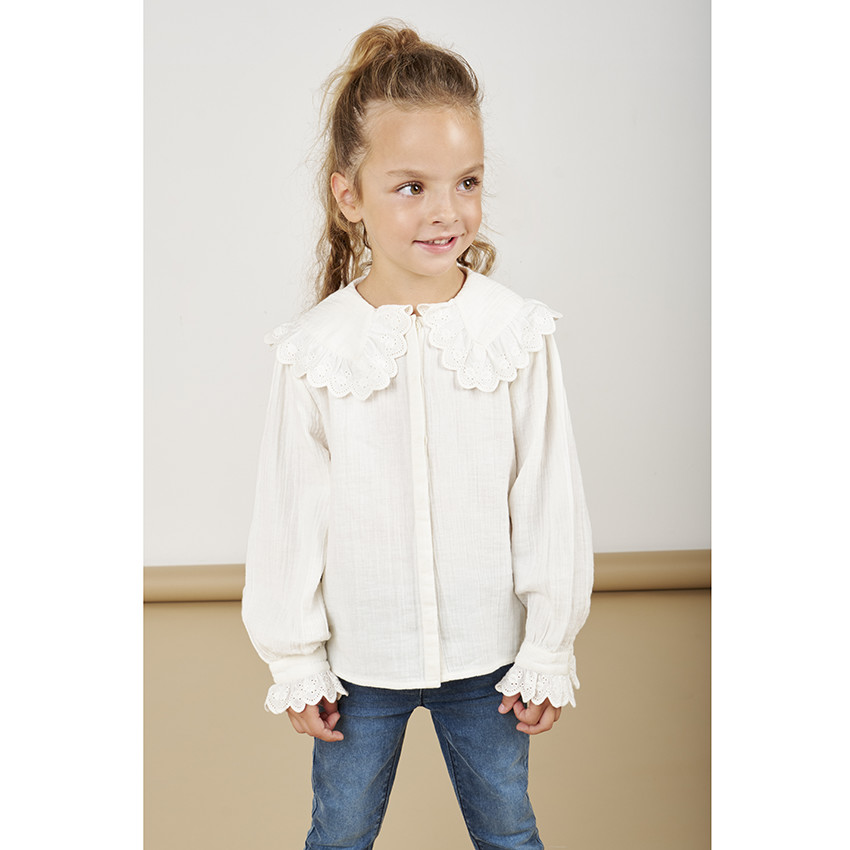 Camiseta de manga larga en doble gasa de algodón con cuello claudine y bordado inglés para niña 