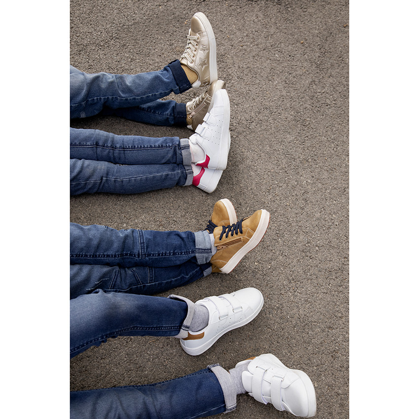 Zapatillas bajas con velcro y detalle en contraste para niña  Additional Zapatillas bajas con velcro y detalle en contraste para niña