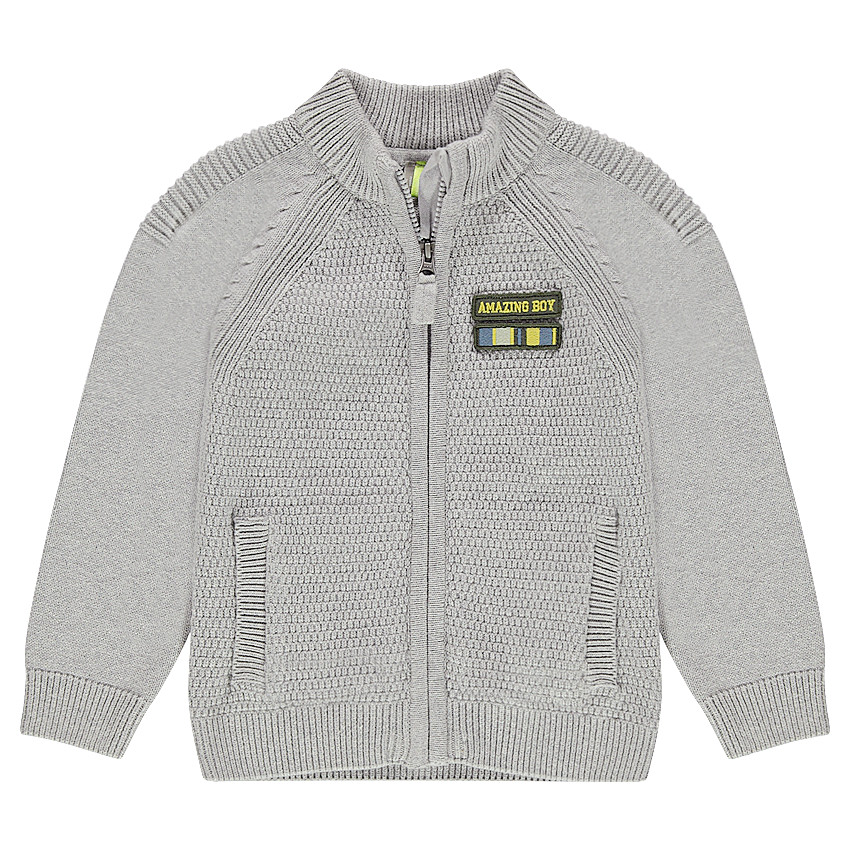 Chaqueta de punto con cremallera y parche de insignia en el pecho. 