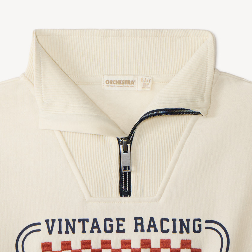 Sudadera con cuello zip niño con diseño vintage de carreras. 