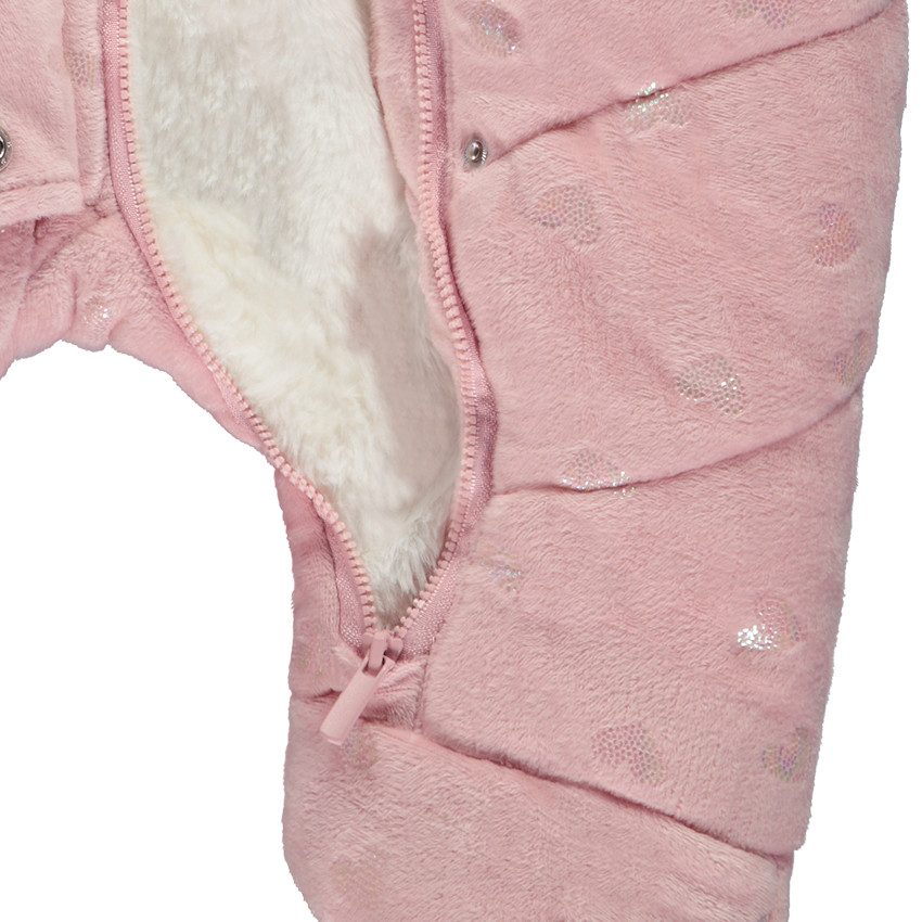 Pelele estampado corazones iridiscentes para bebé niña con acabados diferentes según la edad. 