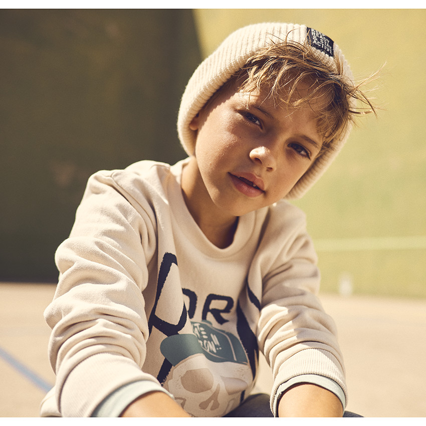 Gorro de punto de canalé para niño 