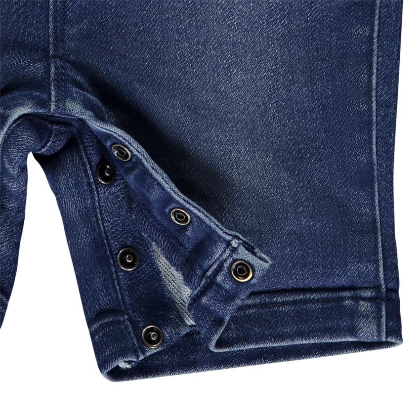 Salopette corta lisa en denim con relieve de velero 