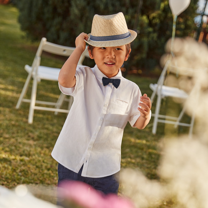 Sombrero trilby de paja con cinta para niño. 