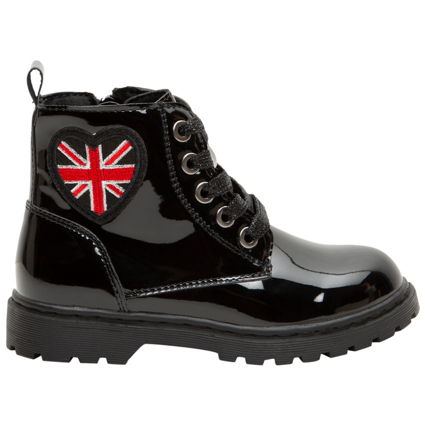 Botines negros de charol con parche de bandera para niña. 