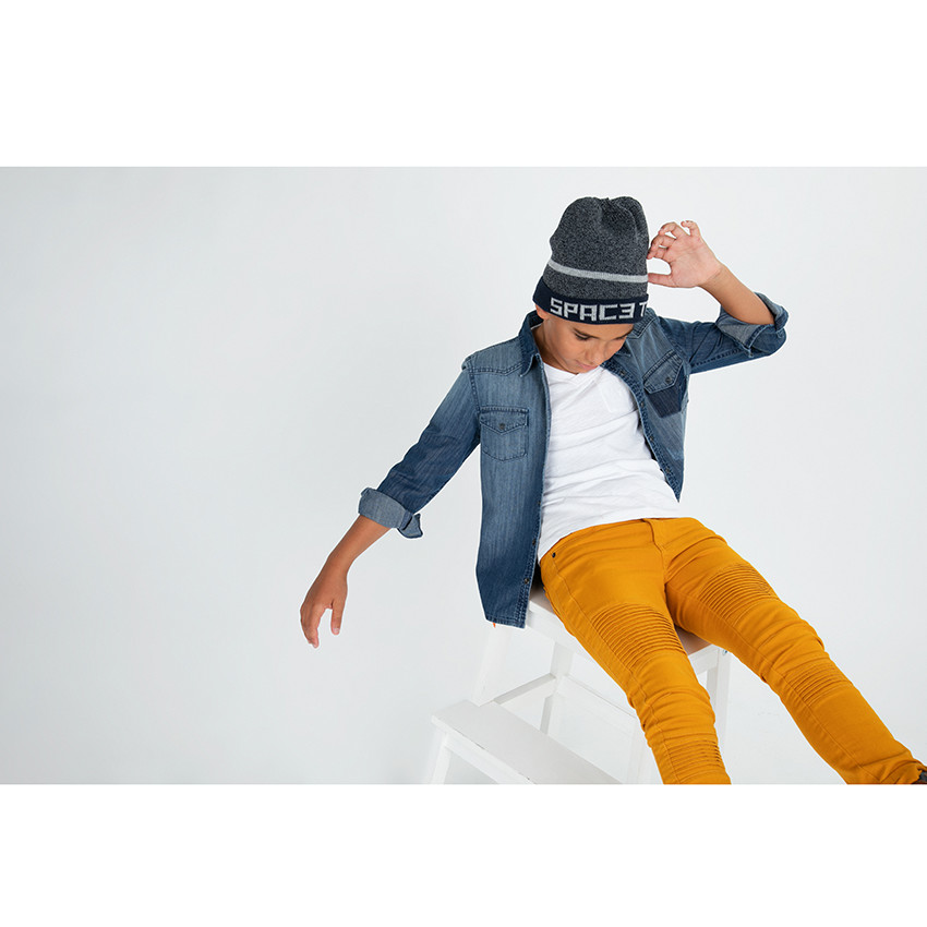 Júnior - Pantalón de sarga teñida con juego de pliegues y pespuntes 