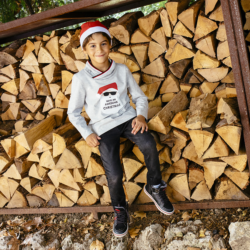 Vaqueros con efecto desgastado y arrugado con corte slim 