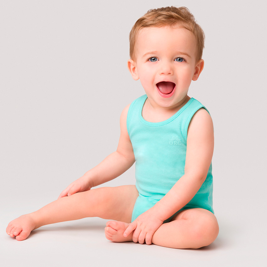 Pack de 3 bodies sin mangas de algodón para bebé niño con logo estampado. 