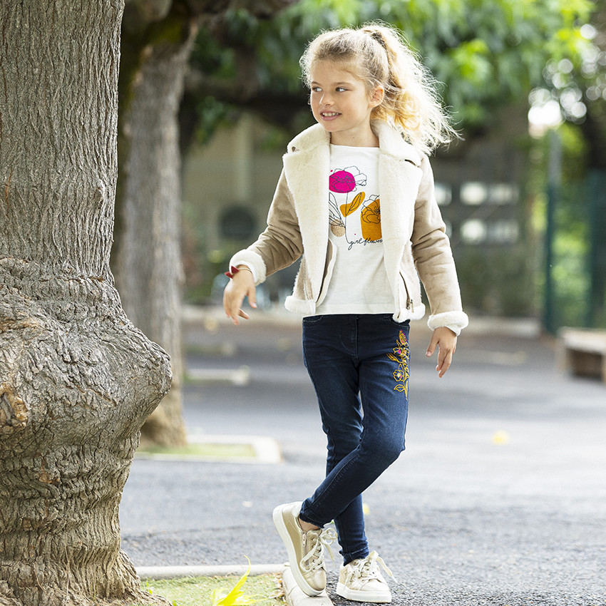Jeans slim con bordado de flores para niña 