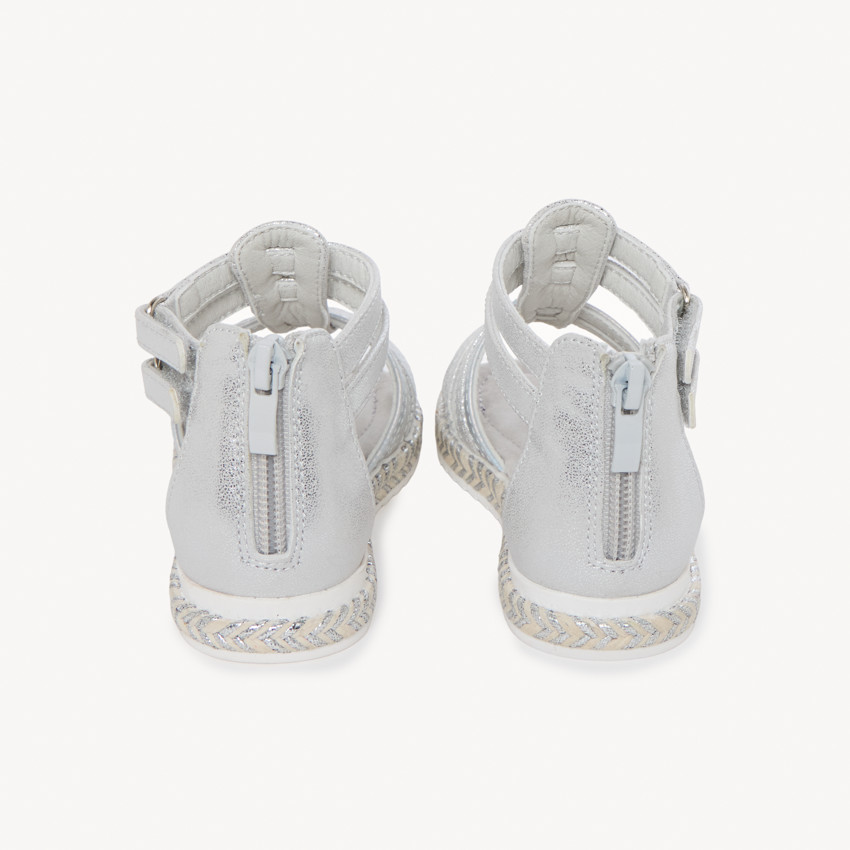 Sandalias plateadas texturizadas con cremallera y doble velcro para niña 