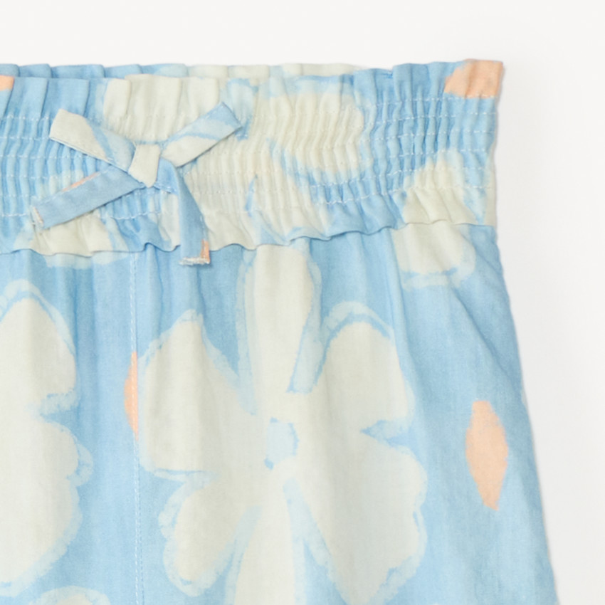 Pantalón fluido y amplio con estampado floral para niña. 