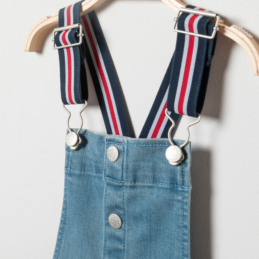 Vestido vaquero tipo peto  Additional Vestido vaquero tipo peto