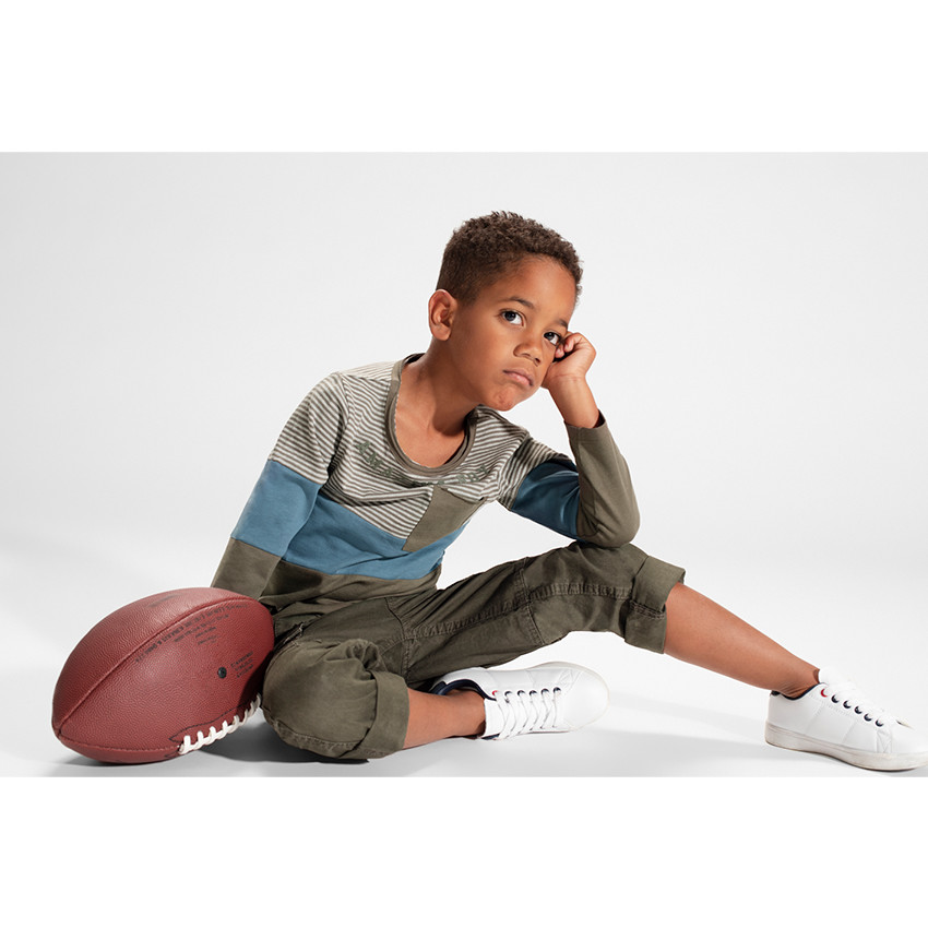 Pantalón de sarga caqui teñido con bolsillos 