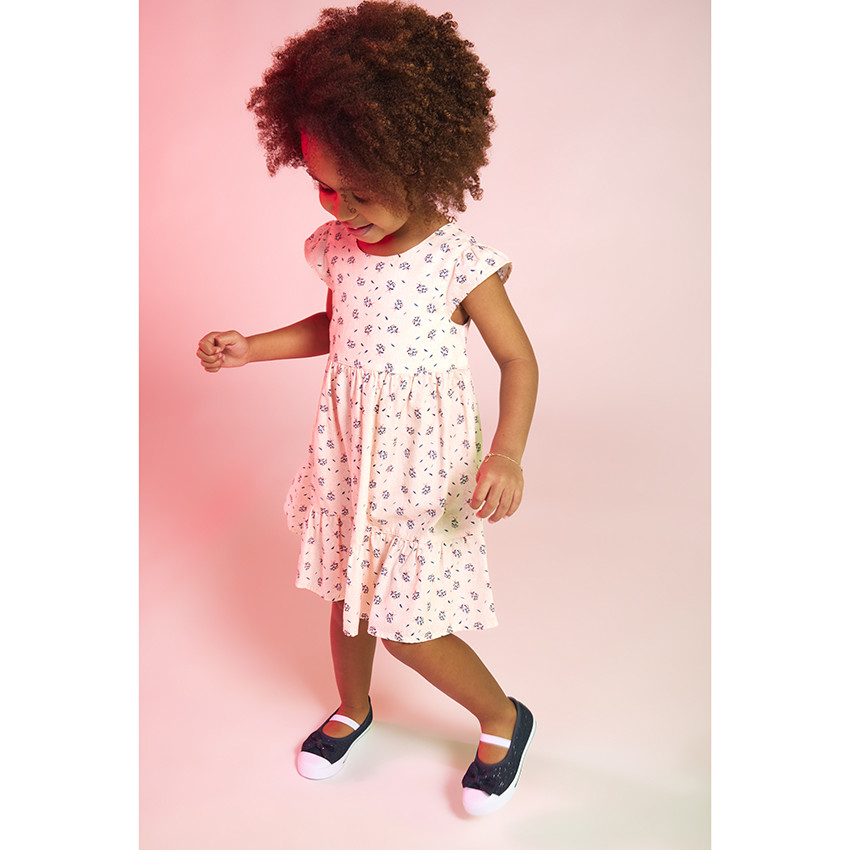 Vestido de manga corta en popelín con espalda fantasía para niña. 