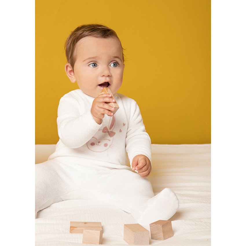 Pelele de terciopelo con estampado de conejito y corazones para bebé niña  Additional Pelele de terciopelo con estampado de conejito y corazones para bebé niña