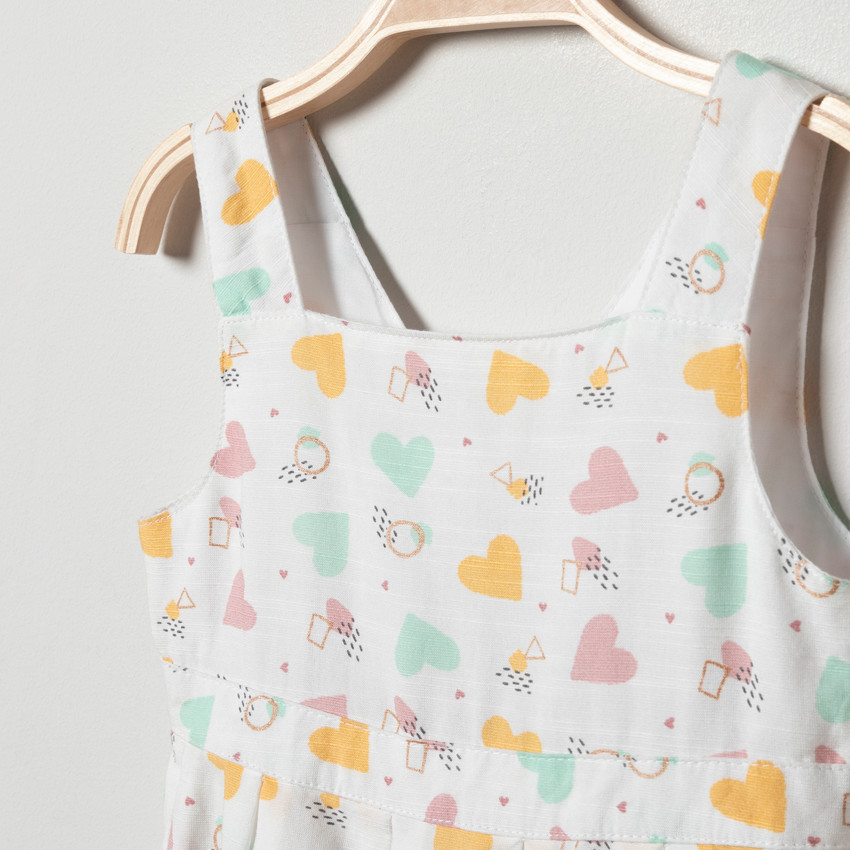 Vestido motivos gráficos y corazones 