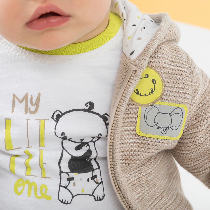 Chaqueta con capucha de punto con parches de animales 