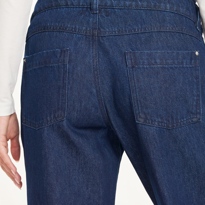 Jean de maternité à jambes larges avec bandeau haut. 