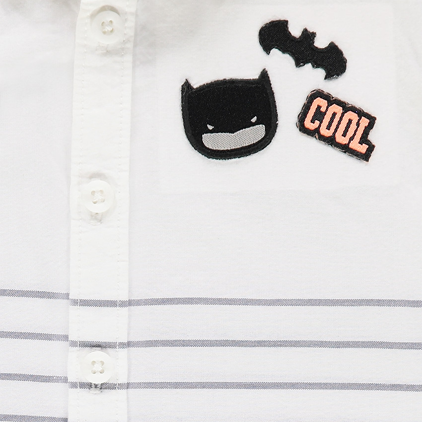 Camisa de manga corta de algodón con parche de Batmen y rayas estampadas 