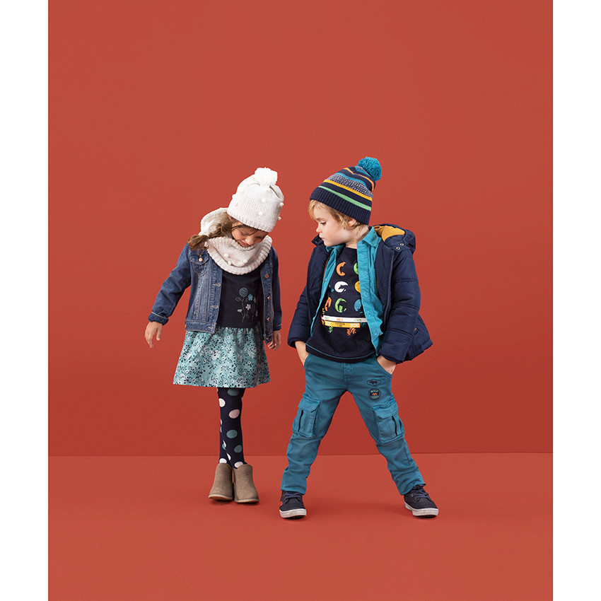 Camisa de manga larga de terciopelo azul con bolsillo y parches 