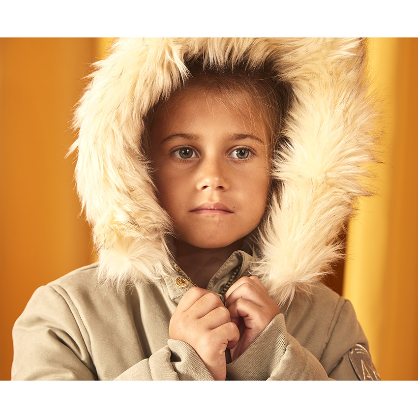 Parka impermeable con capucha y efecto de pelo sintético para niña 