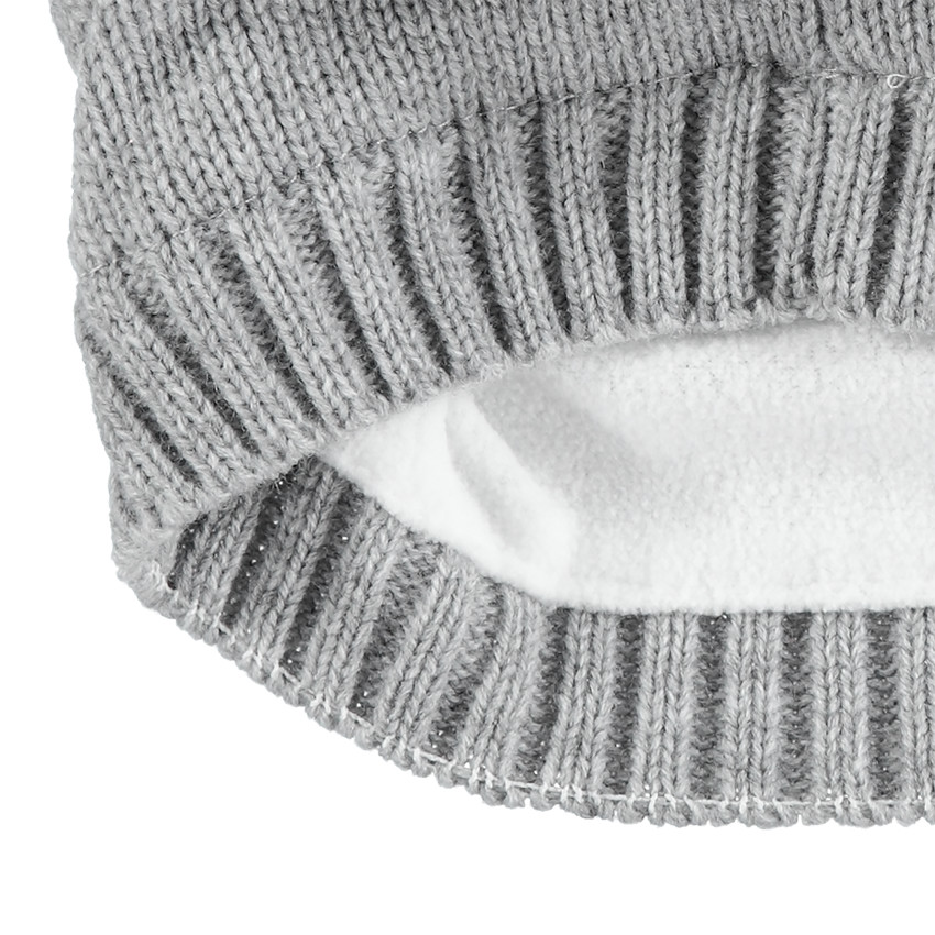 Gorro de punto con pompones 