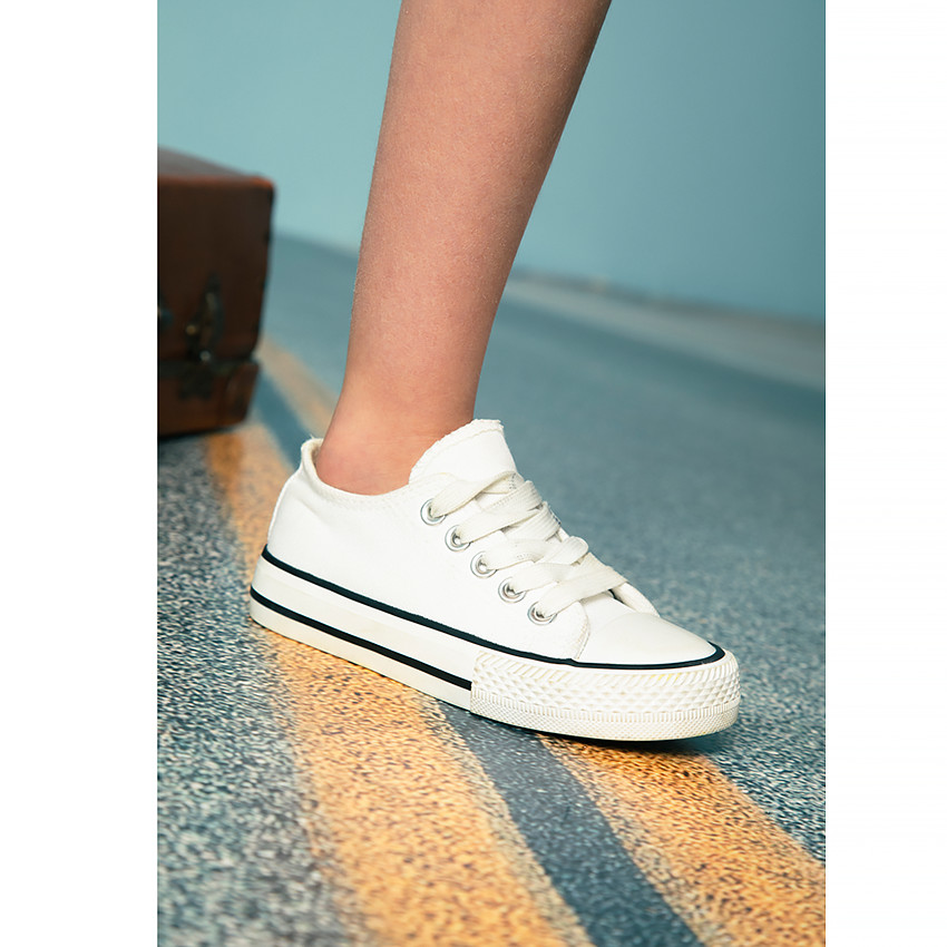 Zapatillas bajas de lona para niña  Additional Zapatillas bajas de lona para niña