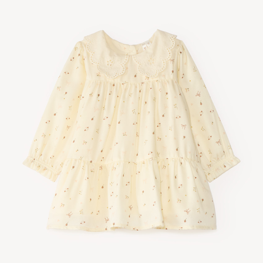 Ropa de niña bebé floreada con cuello de bordado inglés 