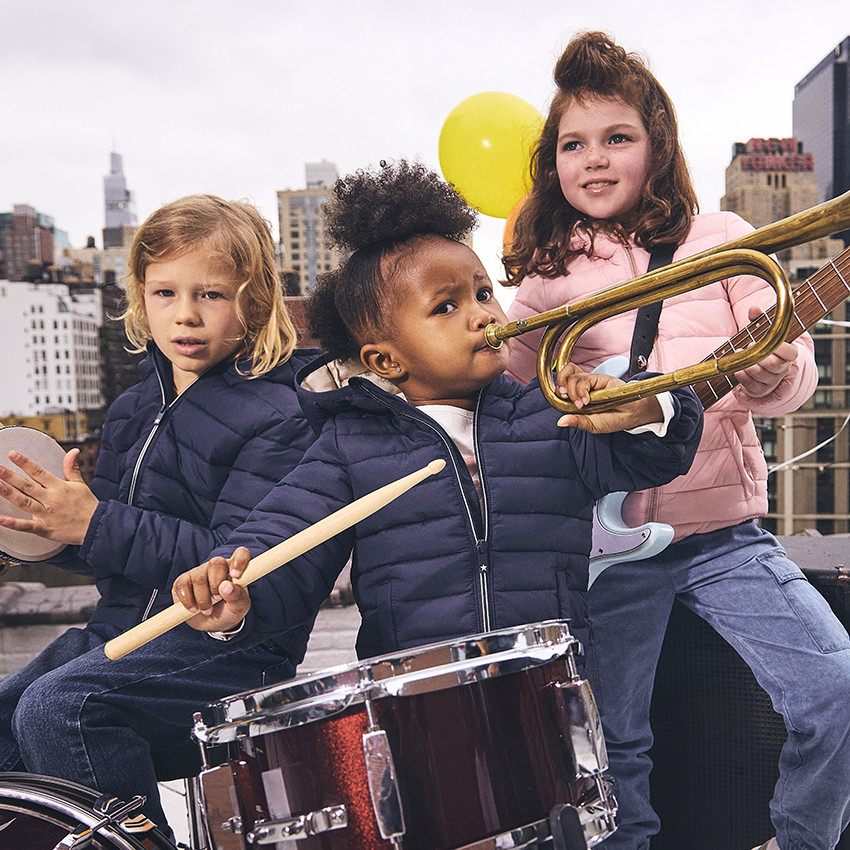 Chaqueta ligera acolchada con capucha para niño 