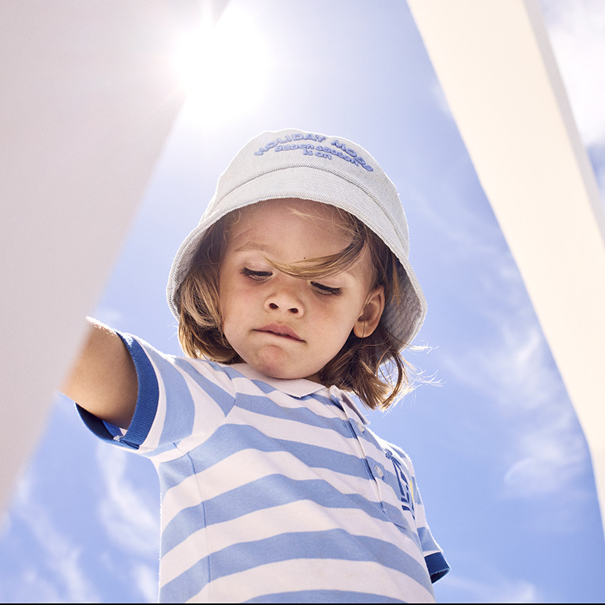 Gorro de jean con bordado 3D para niño 
