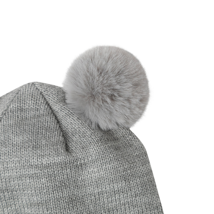 Gorro de punto con pompones de pelaje sintético 