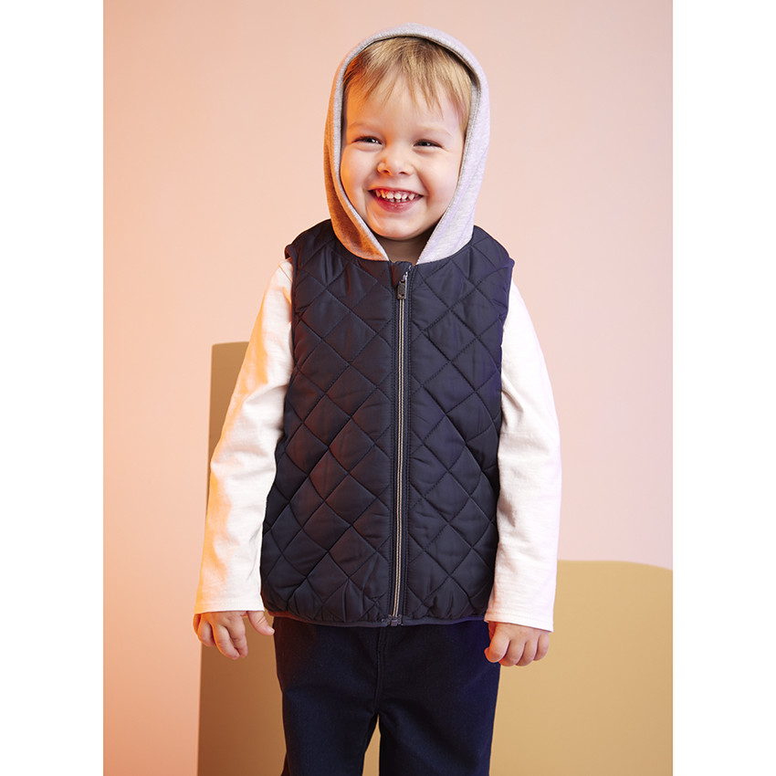 Chaleco efecto acolchado con capucha  