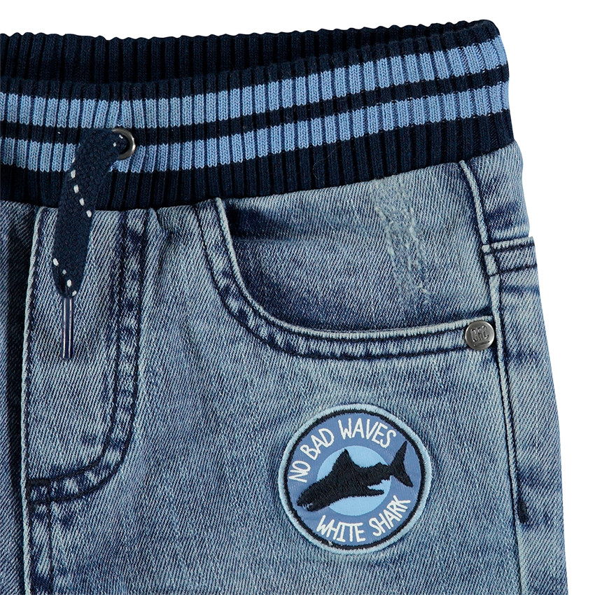 Bermudas vaqueros con cinturilla elástica e inscripción estampada 