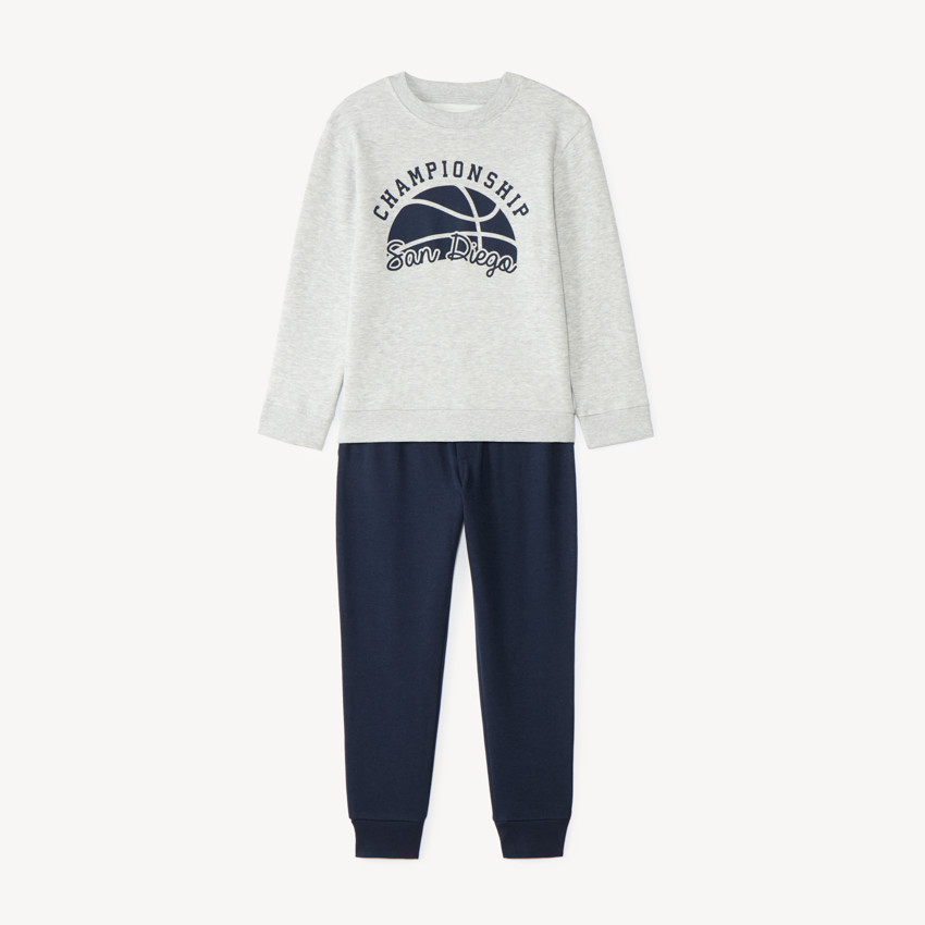 Conjunto de chándal de felpa con estampado para niño. 