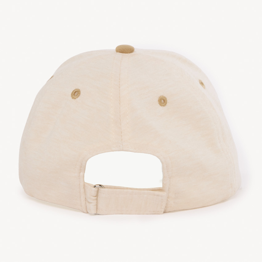 Gorra bicolor con parche bordado para niño. 