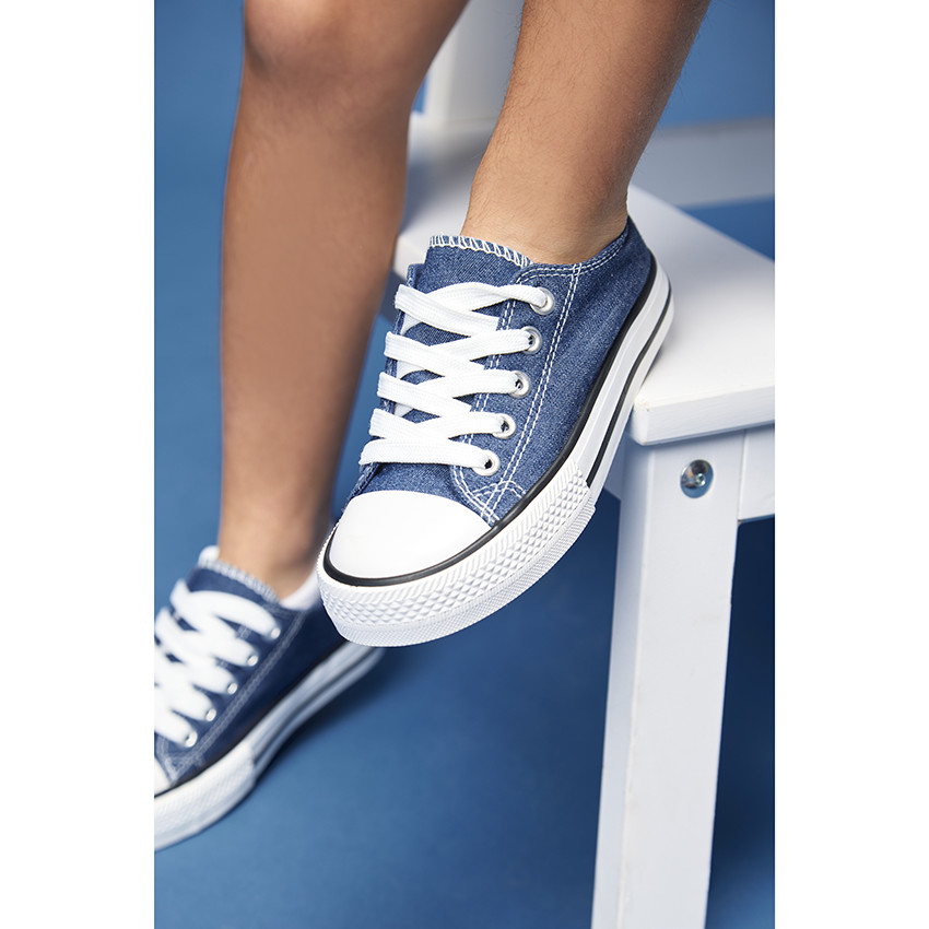 Zapatillas bajas de lona con cordones mixtos 