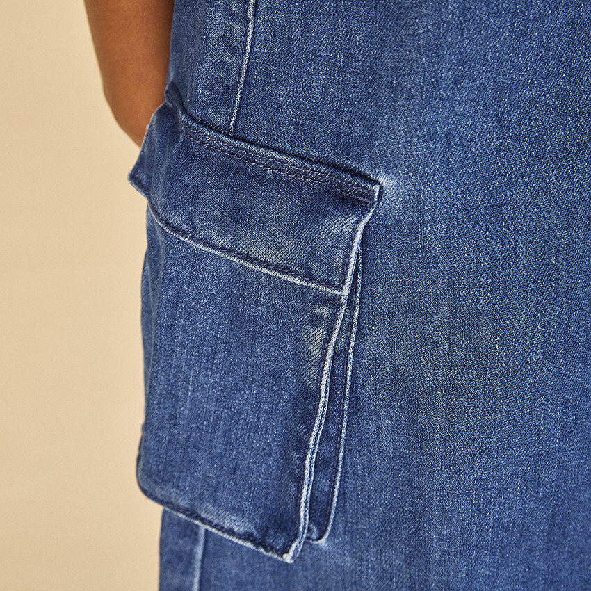 Pelele de denim con bolsillos para niña 