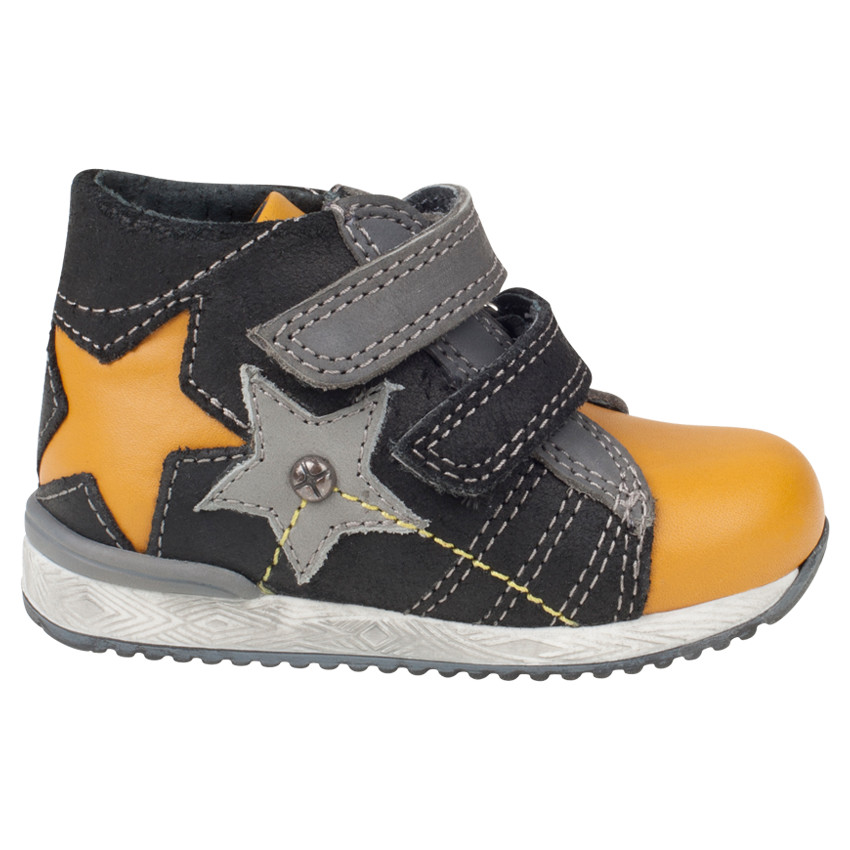 Botas bajas de cuero aplicación con estampado estrella 