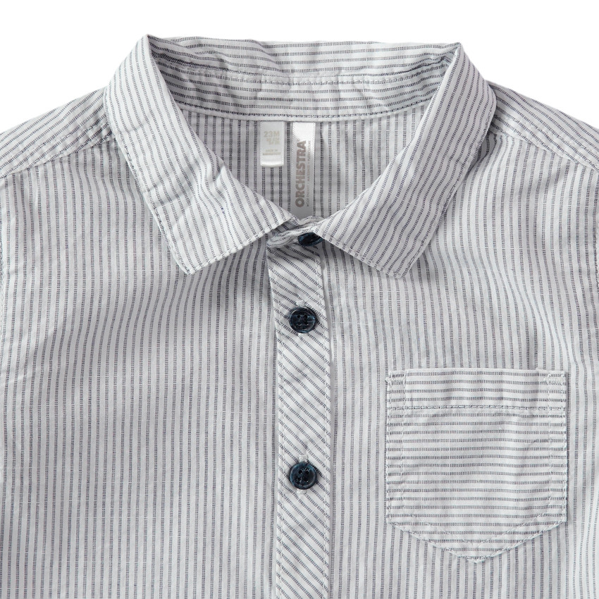 Camisa de manga corta con rayas verticales y bolsillo 