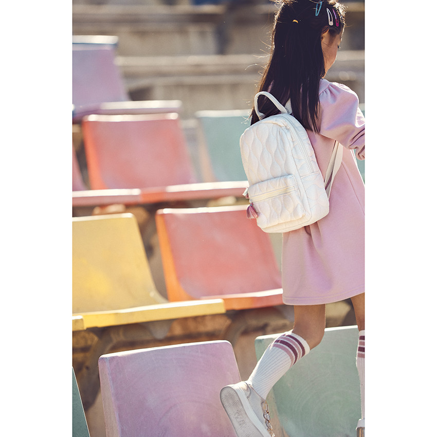 Mochila acolchada con pompón para niña 