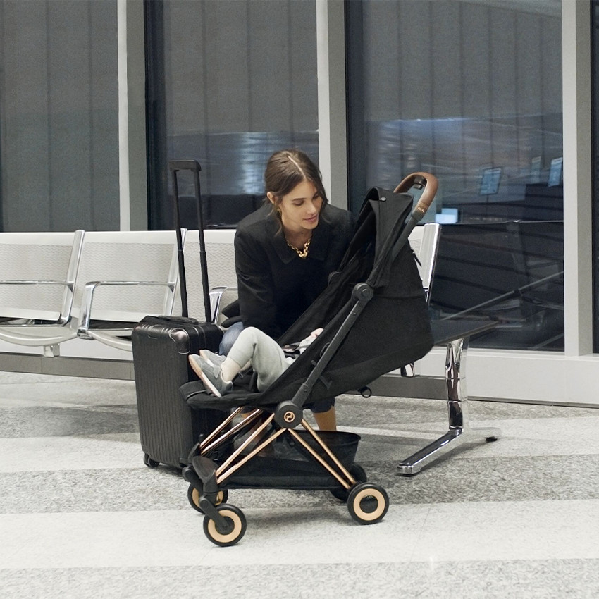 Silla de paseo ultracompacta Coya chasis rose gold color sepia black 