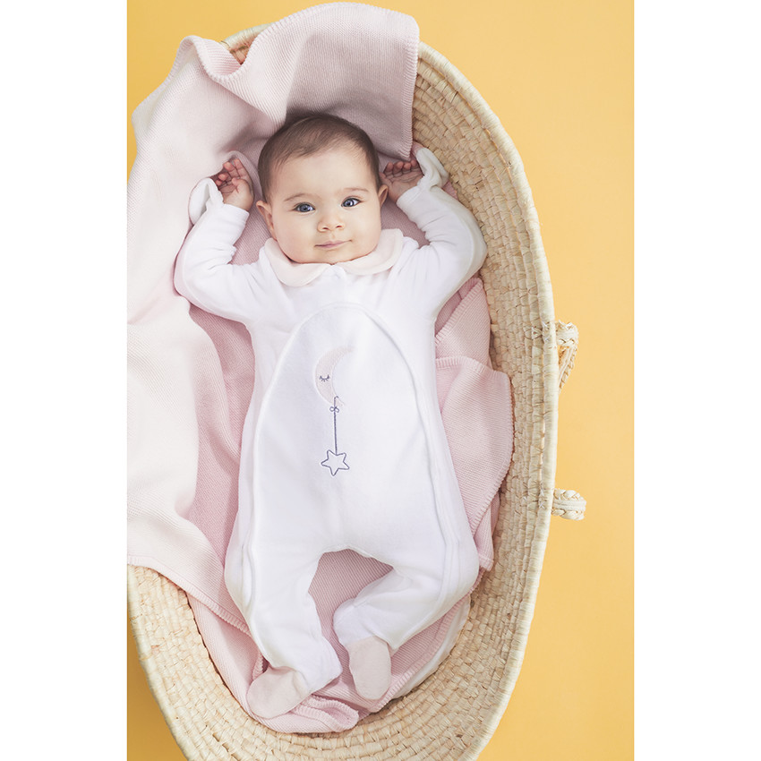Pijama de terciopelo con cuello de babero y luna bordada 