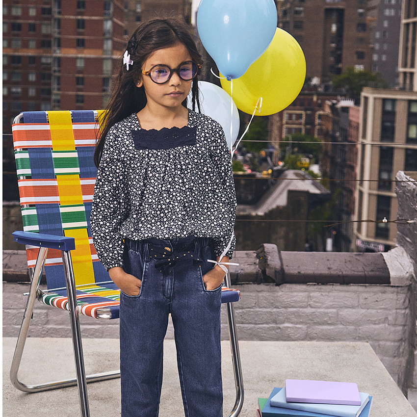 Pantalón paperbag de denim con cinturón para niña 