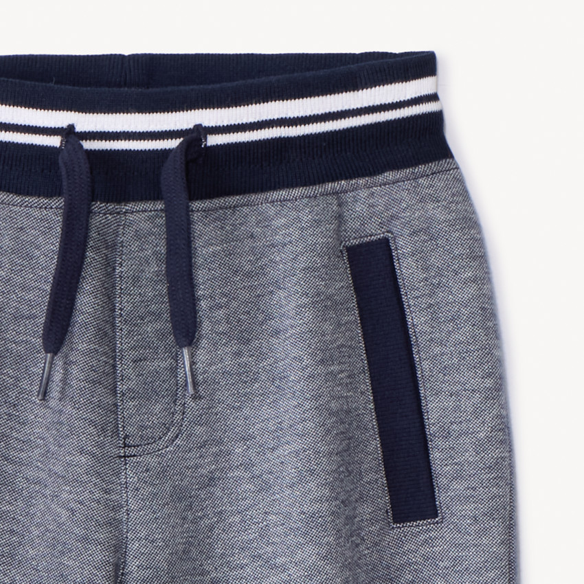 Pantalón de chándal con cortes para niño 