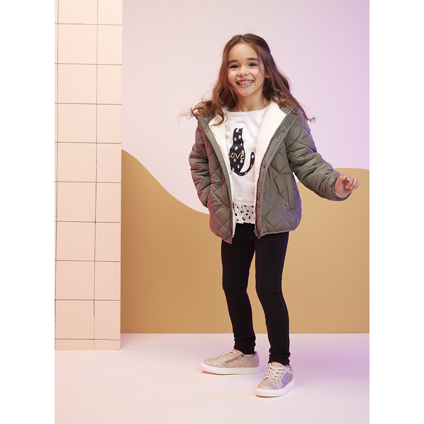 Pantalón liso de milano con parches en las rodillas para niña 