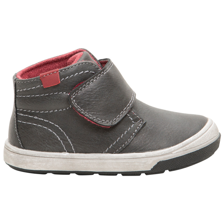 Zapatillas subidas con efecto de cuero y amplio velcro  Additional Zapatillas subidas con efecto de cuero y amplio velcro