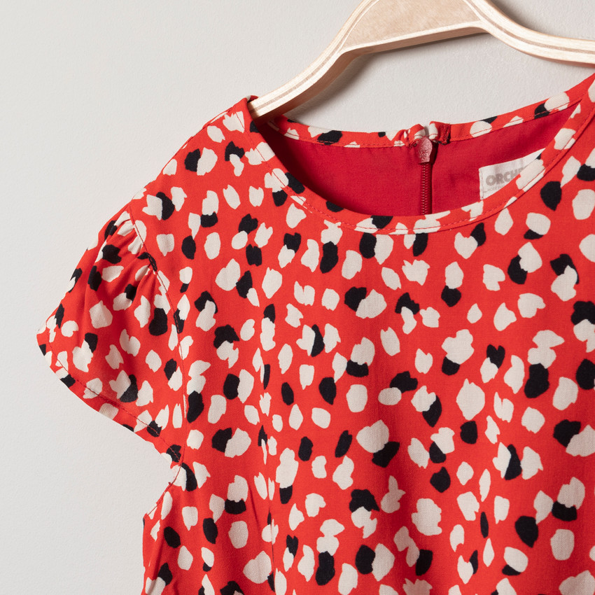 Vestido manga corta con estampados gráficos y cintura elástica  