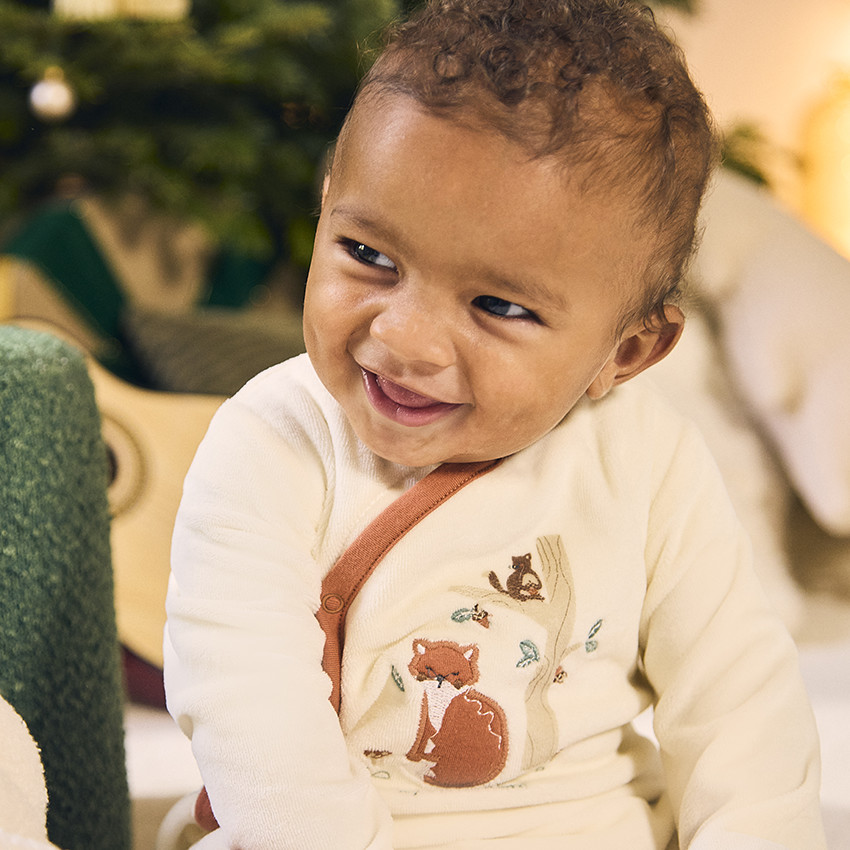 Pelele de terciopelo + doudou zorro a juego con aberturas diferentes según la edad 