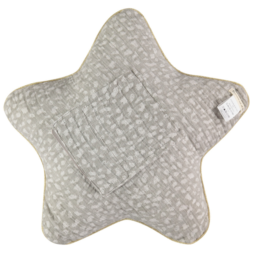 Cojín estrella decorativo o modulable en protector de cuna o parque con lazos 